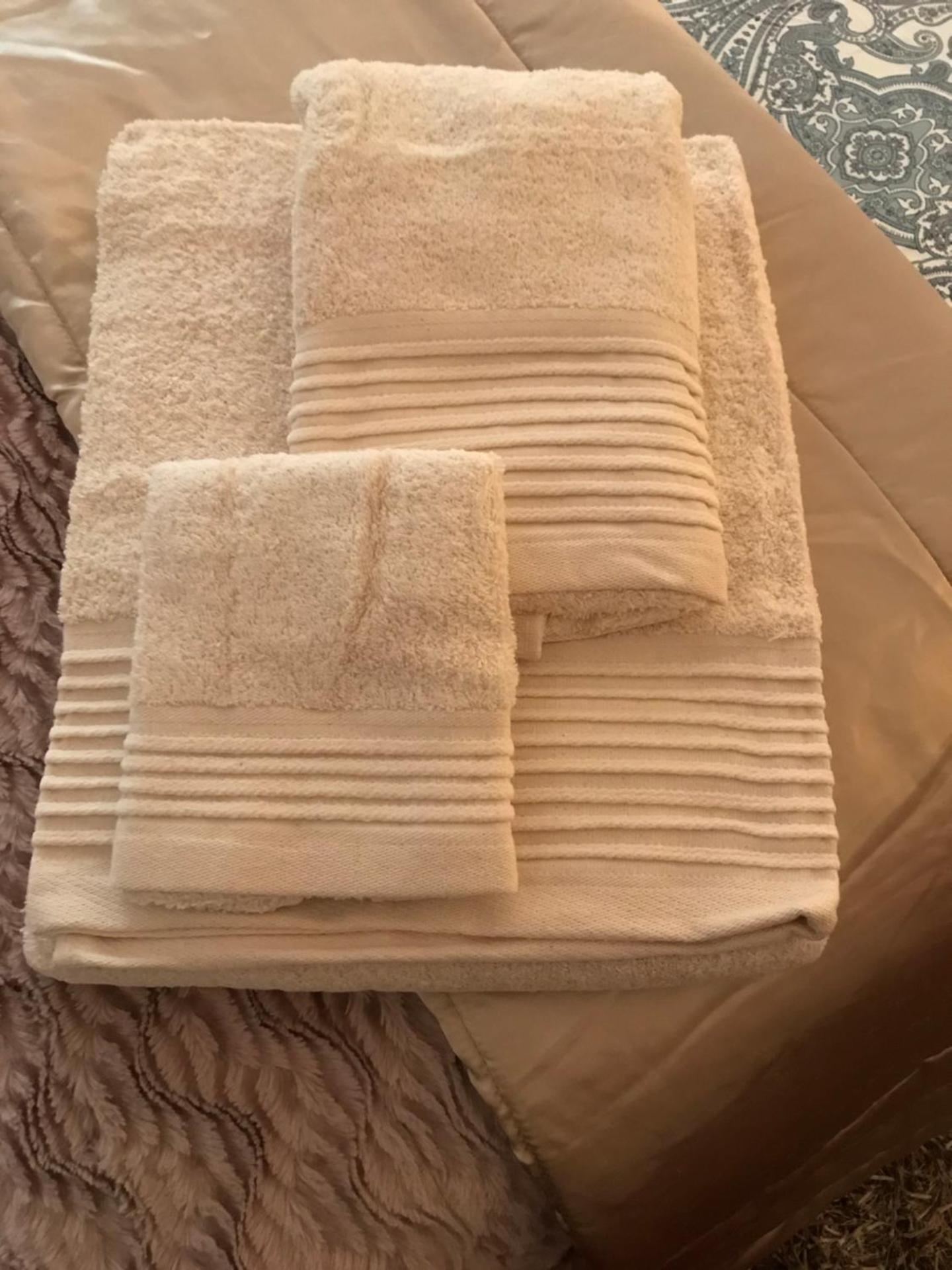 Apartament em condominio com Piscina