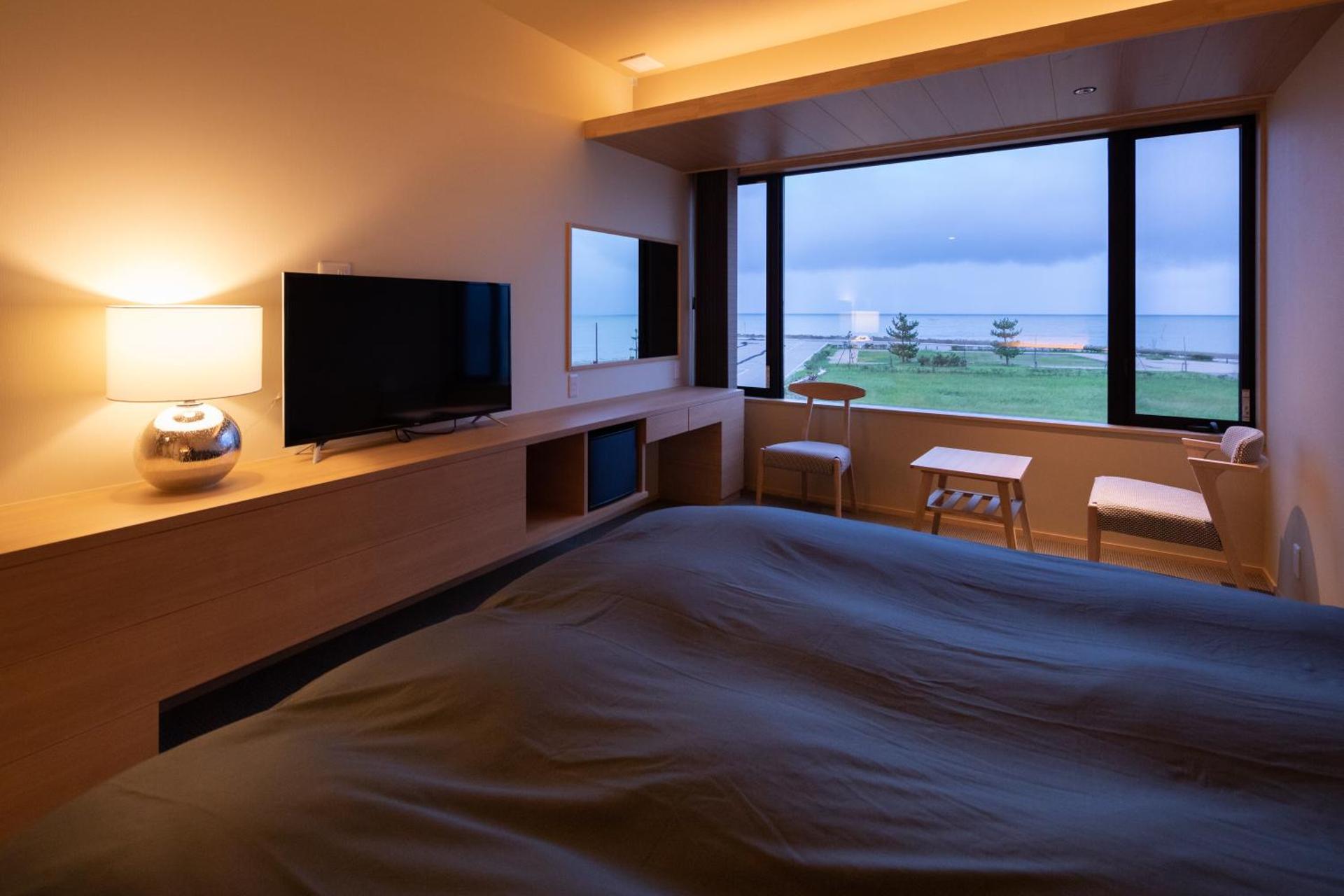 Zimmer mit Queensize-Bett und Meerblick