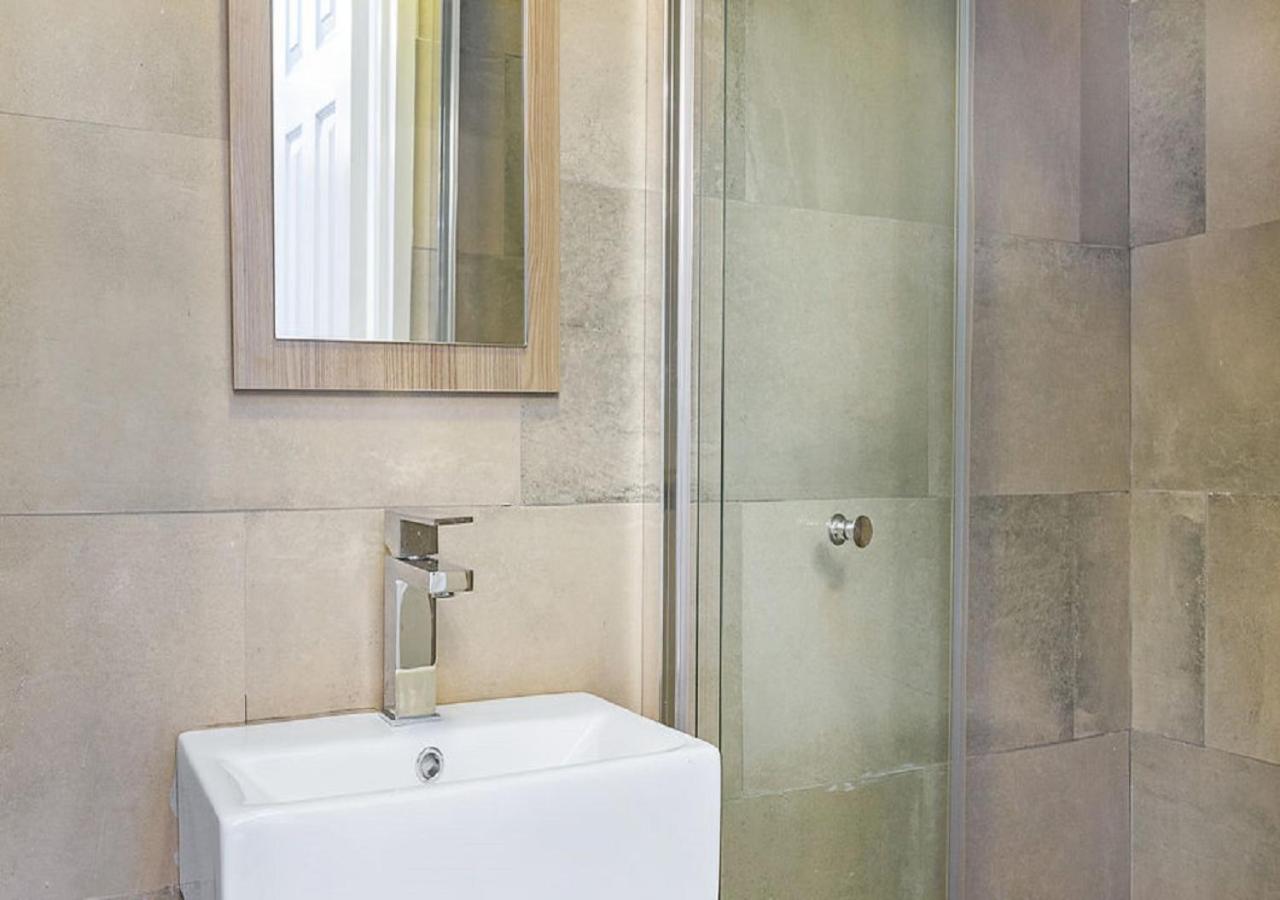 Suites At 143 Arlington Street