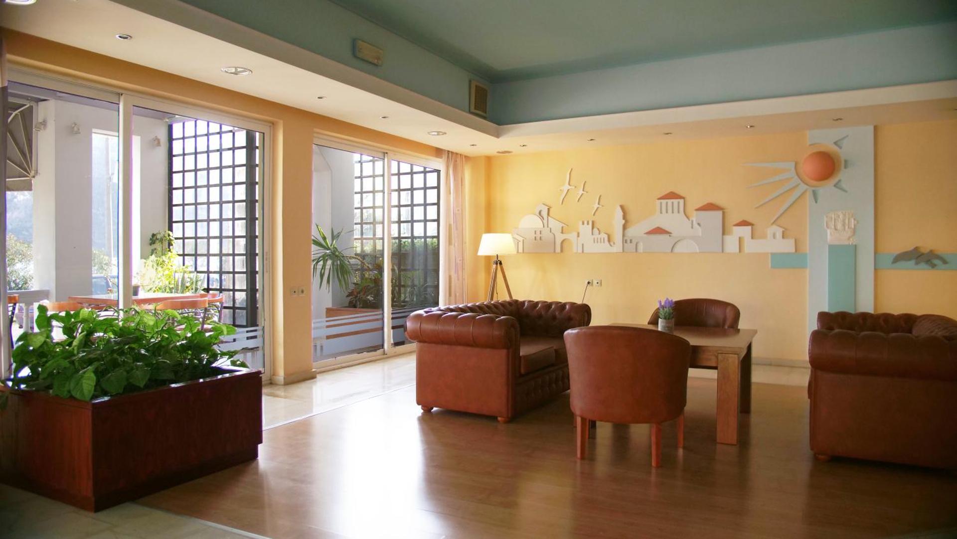 Communal lounge/ TV room