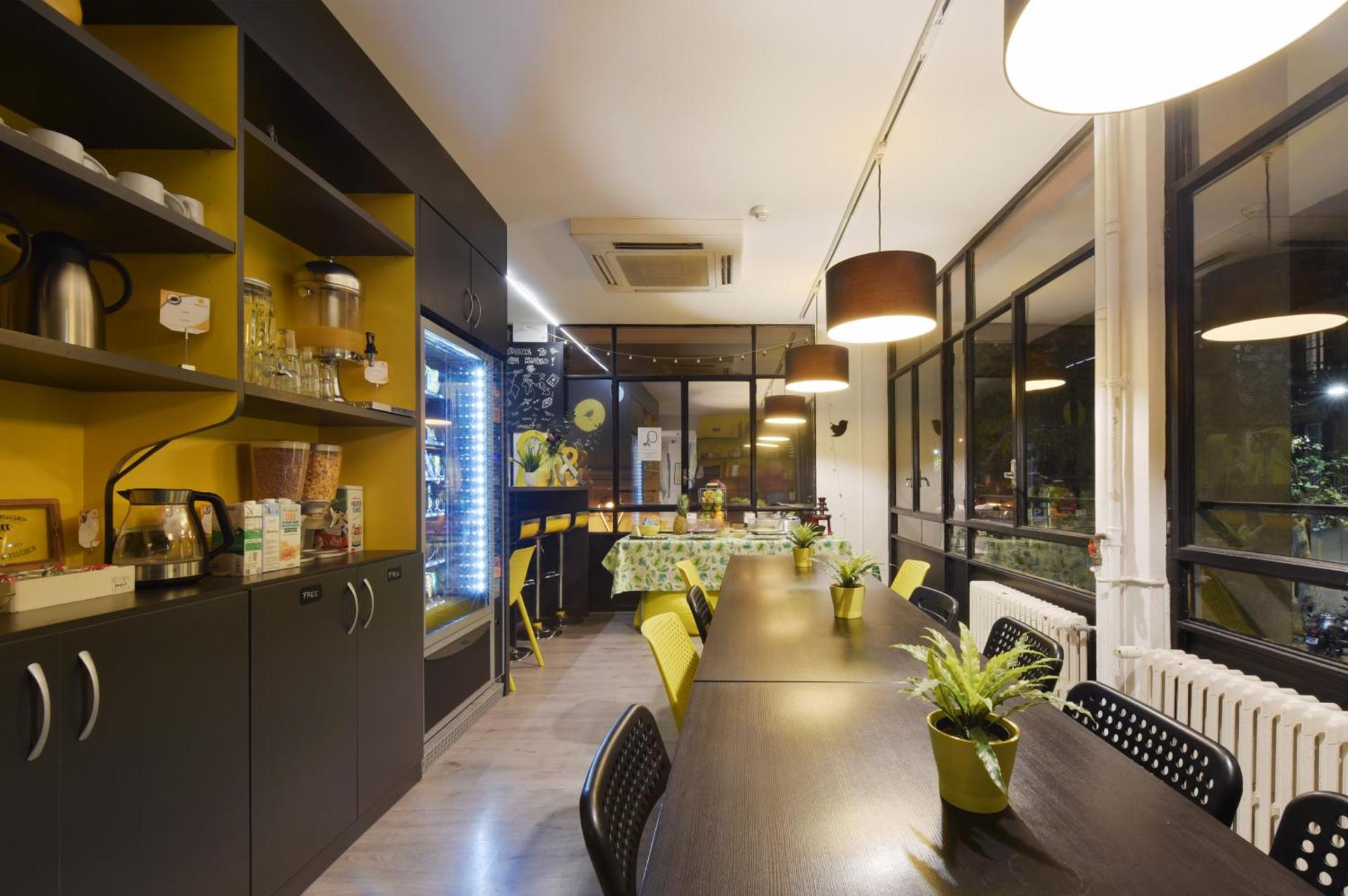 Communal lounge/ TV room