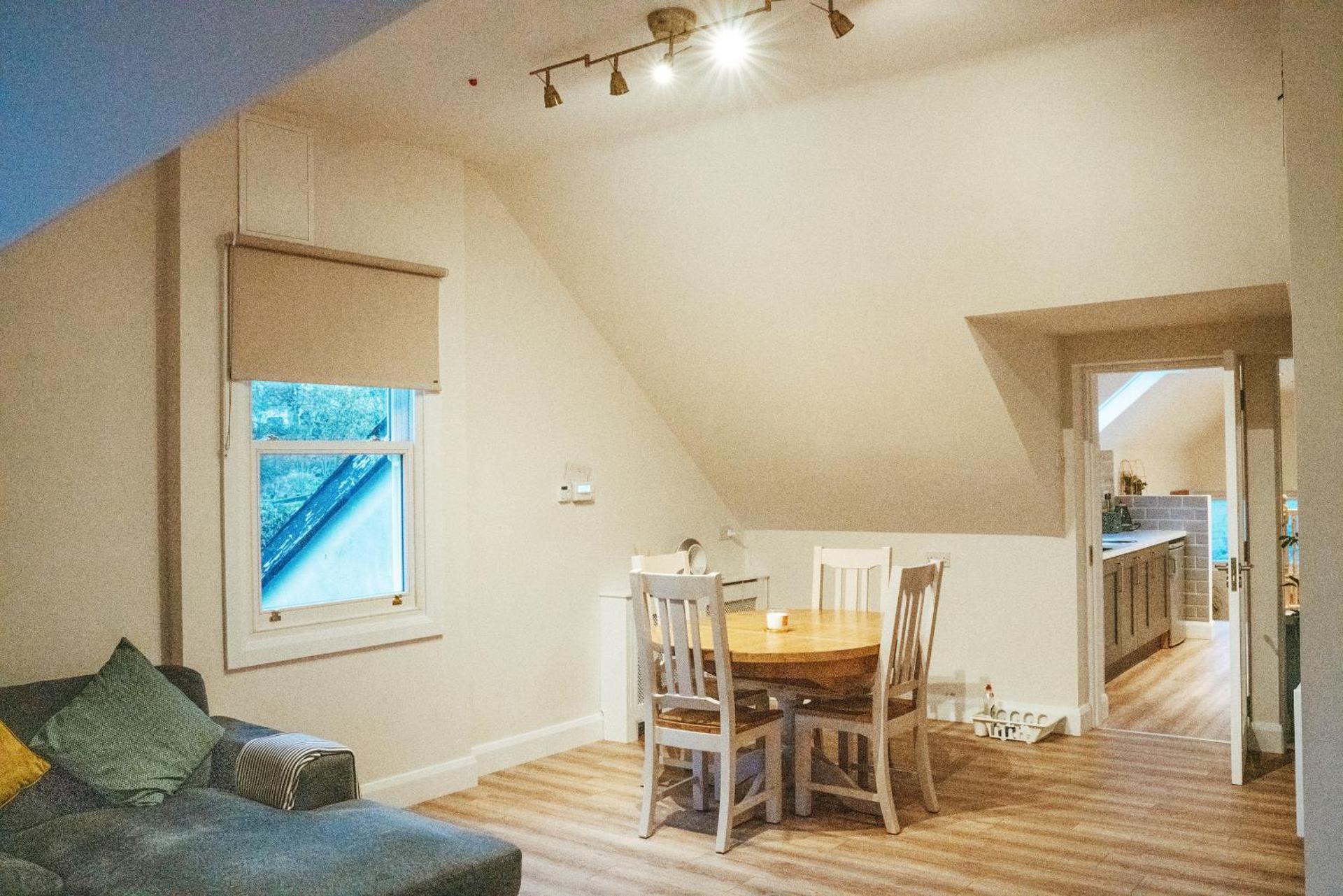 Garrykennedy Harbour View Apartment