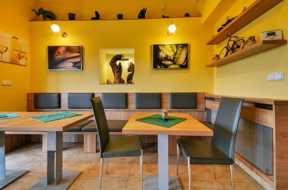 Meeting/conference room