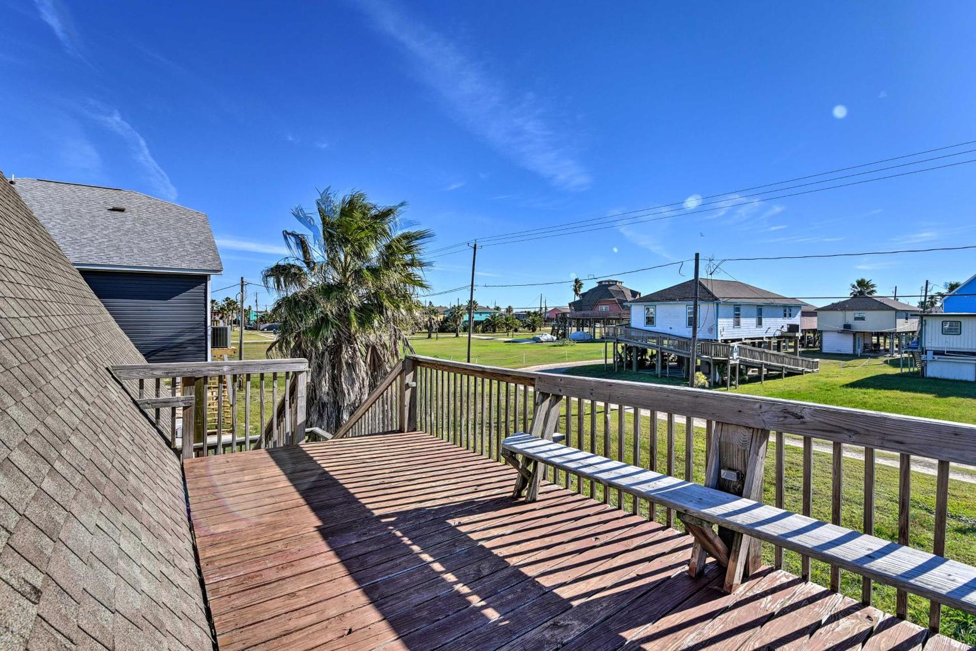 2 Blocks to Surfside Beach A-Frame Home with Deck