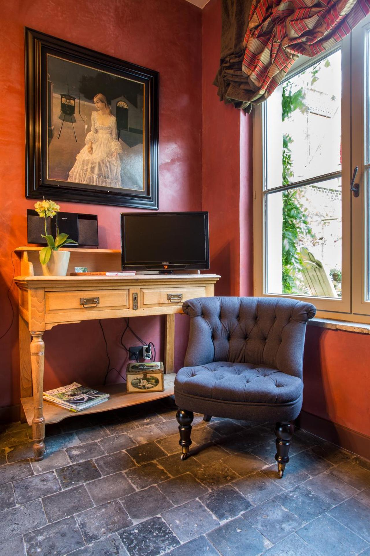 Deluxe Suite with Canal View