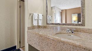 King Room with Roll-In Shower - Disability Access/Non Smoking