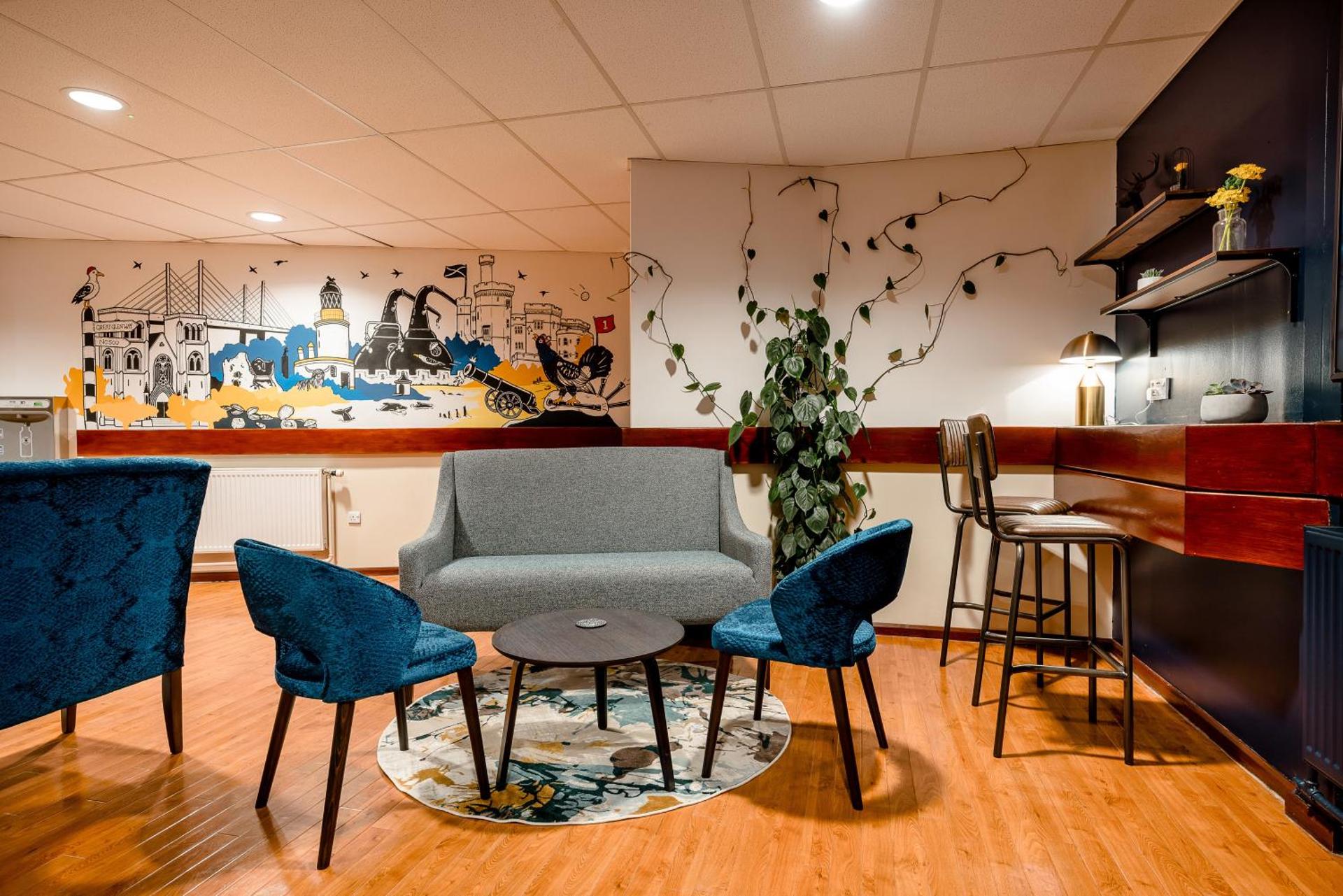 Communal lounge/ TV room