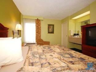 Quadruple Room with Two Queen Beds - Non Smoking