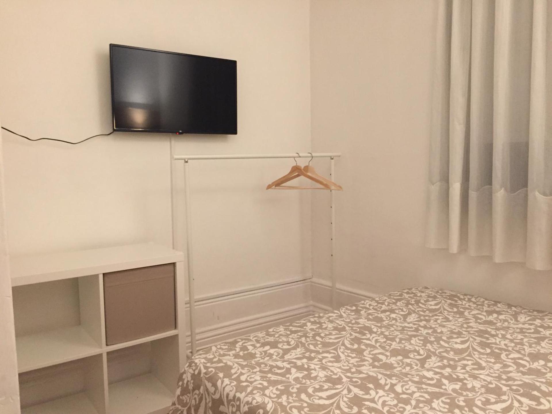 Lira Guest House B&B