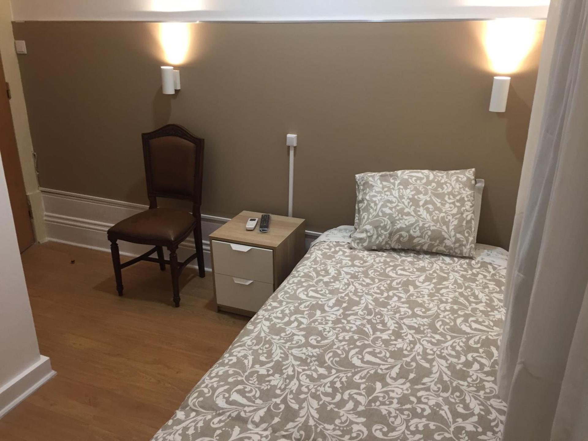 Lira Guest House B&B