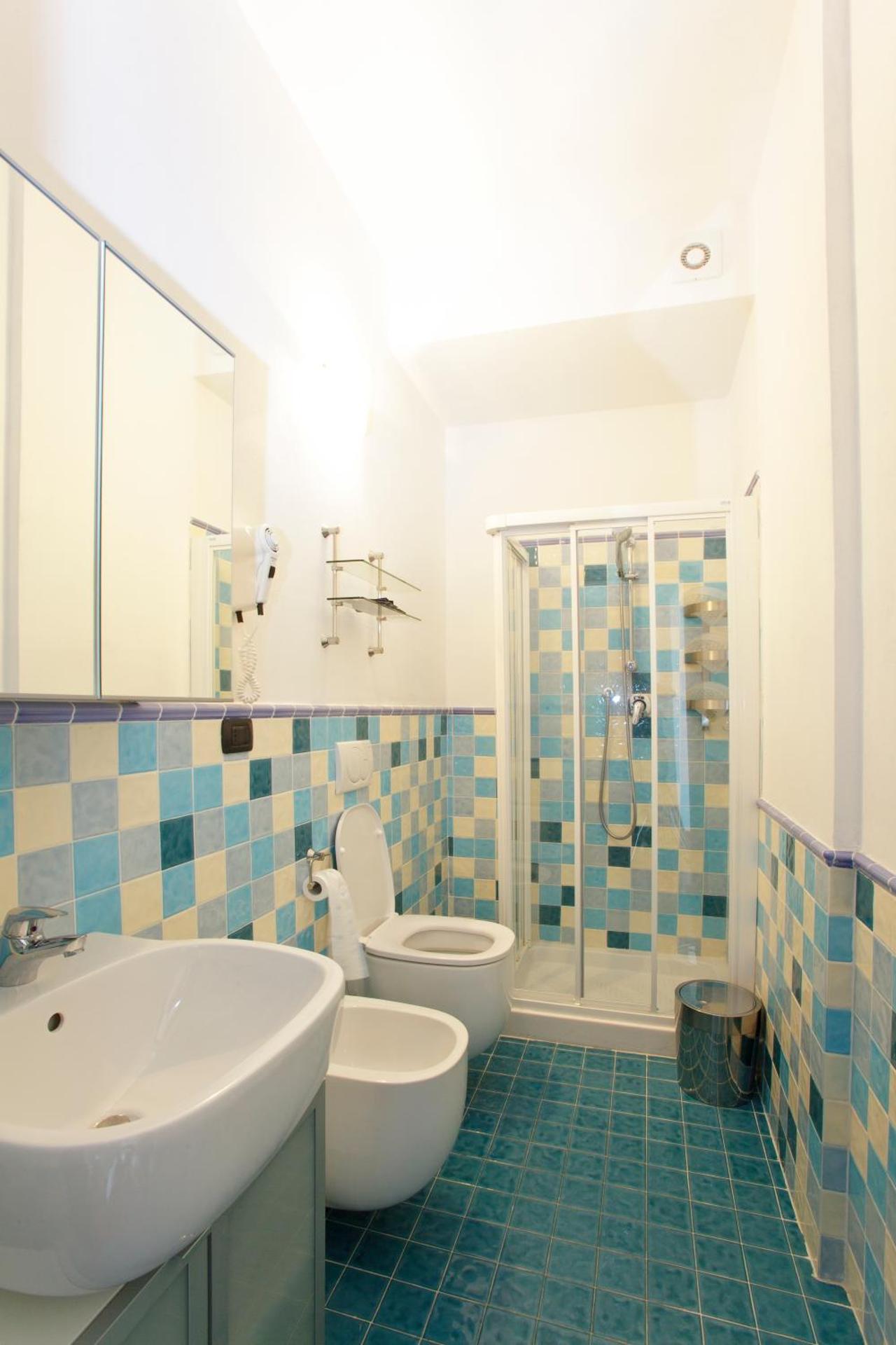 Deluxe One-Bedroom Apartment