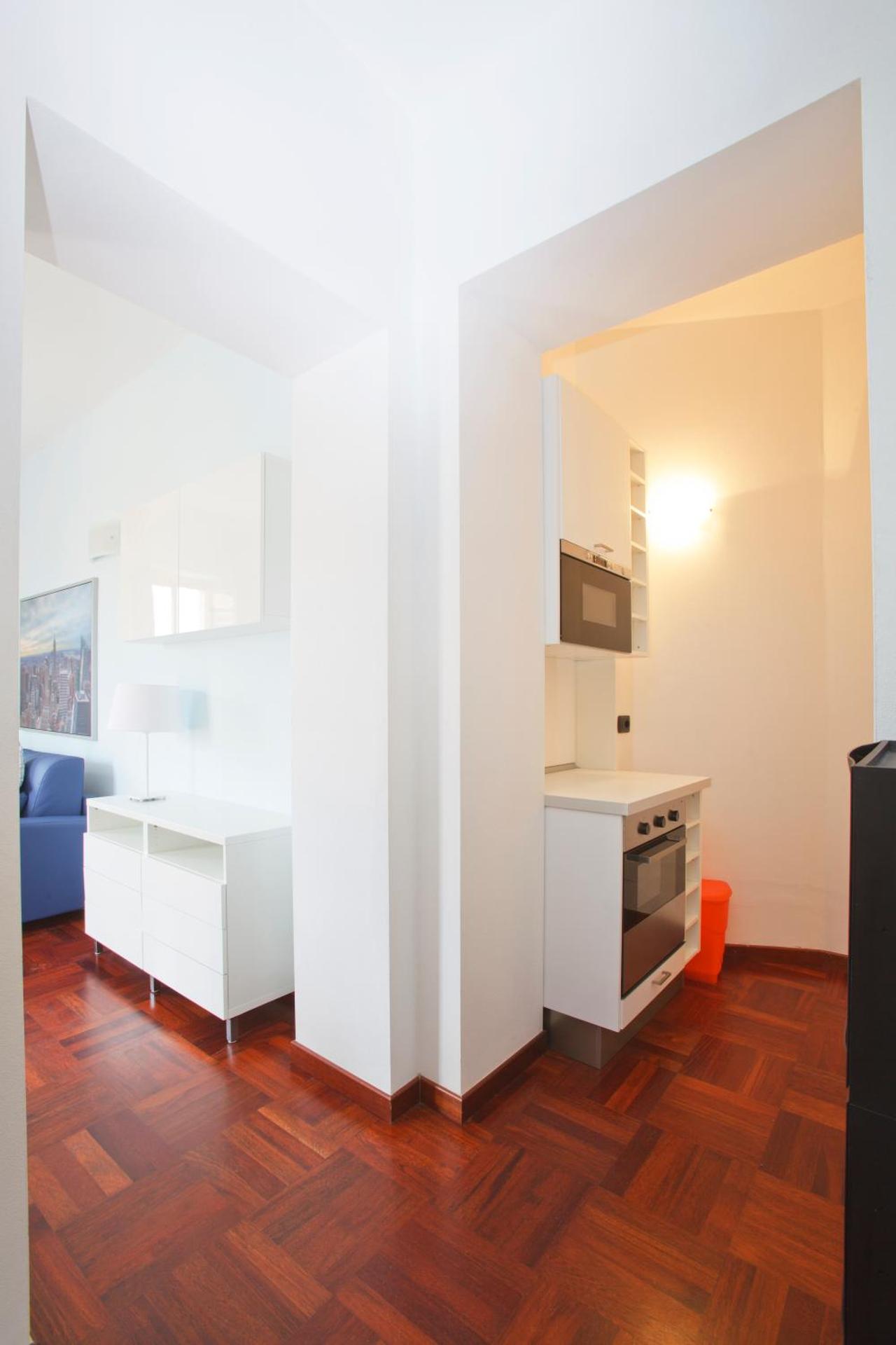 Deluxe One-Bedroom Apartment