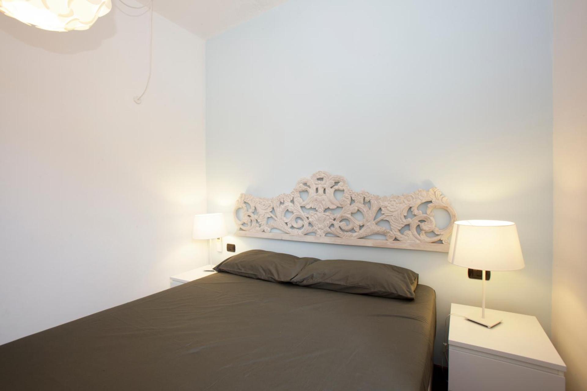 Deluxe One-Bedroom Apartment