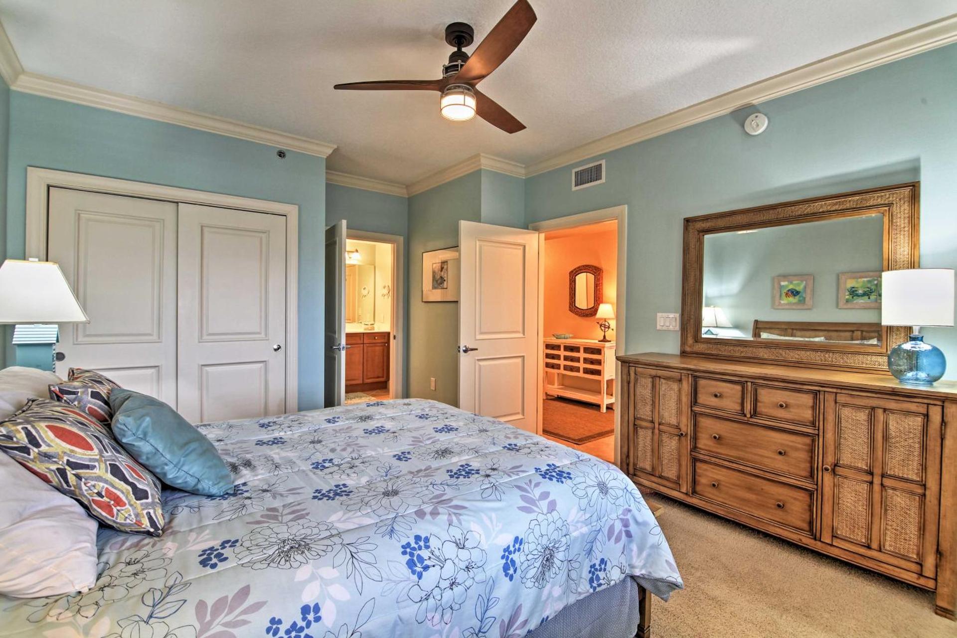 Beachfront Destin Condo with Pool and Harbor View!