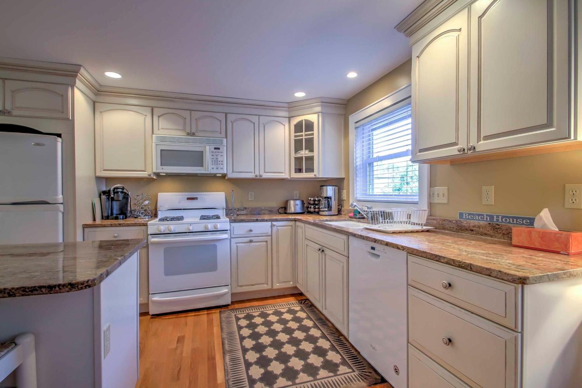 half Mi to Beach Lovely Guesthouse in Kennebunk!