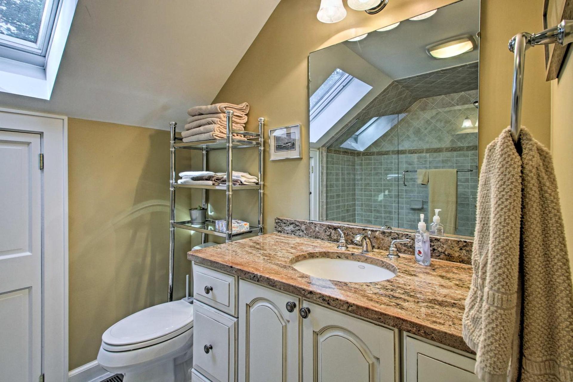 half Mi to Beach Lovely Guesthouse in Kennebunk!