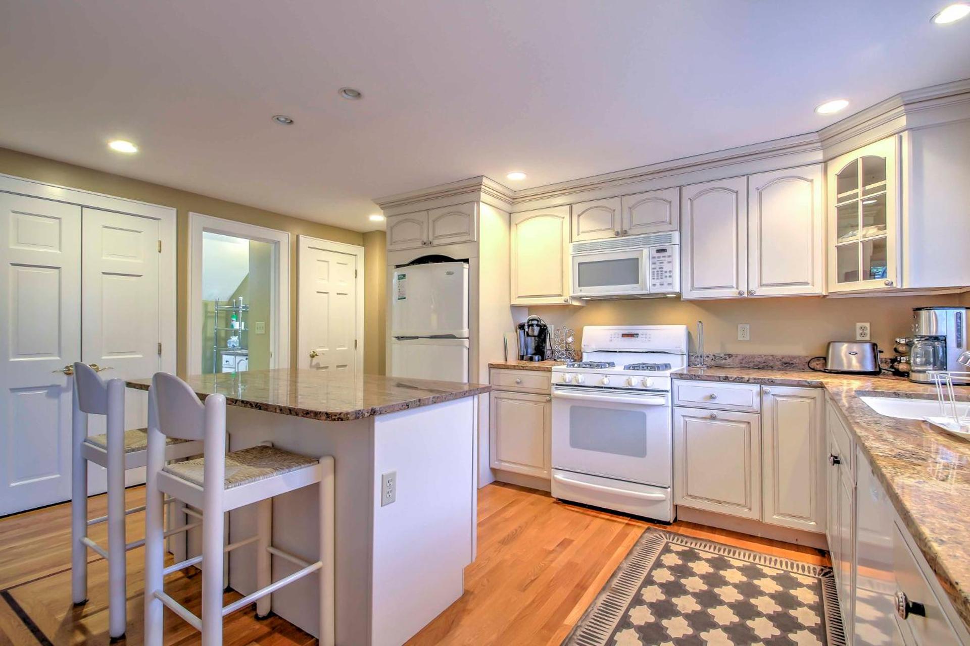 half Mi to Beach Lovely Guesthouse in Kennebunk!