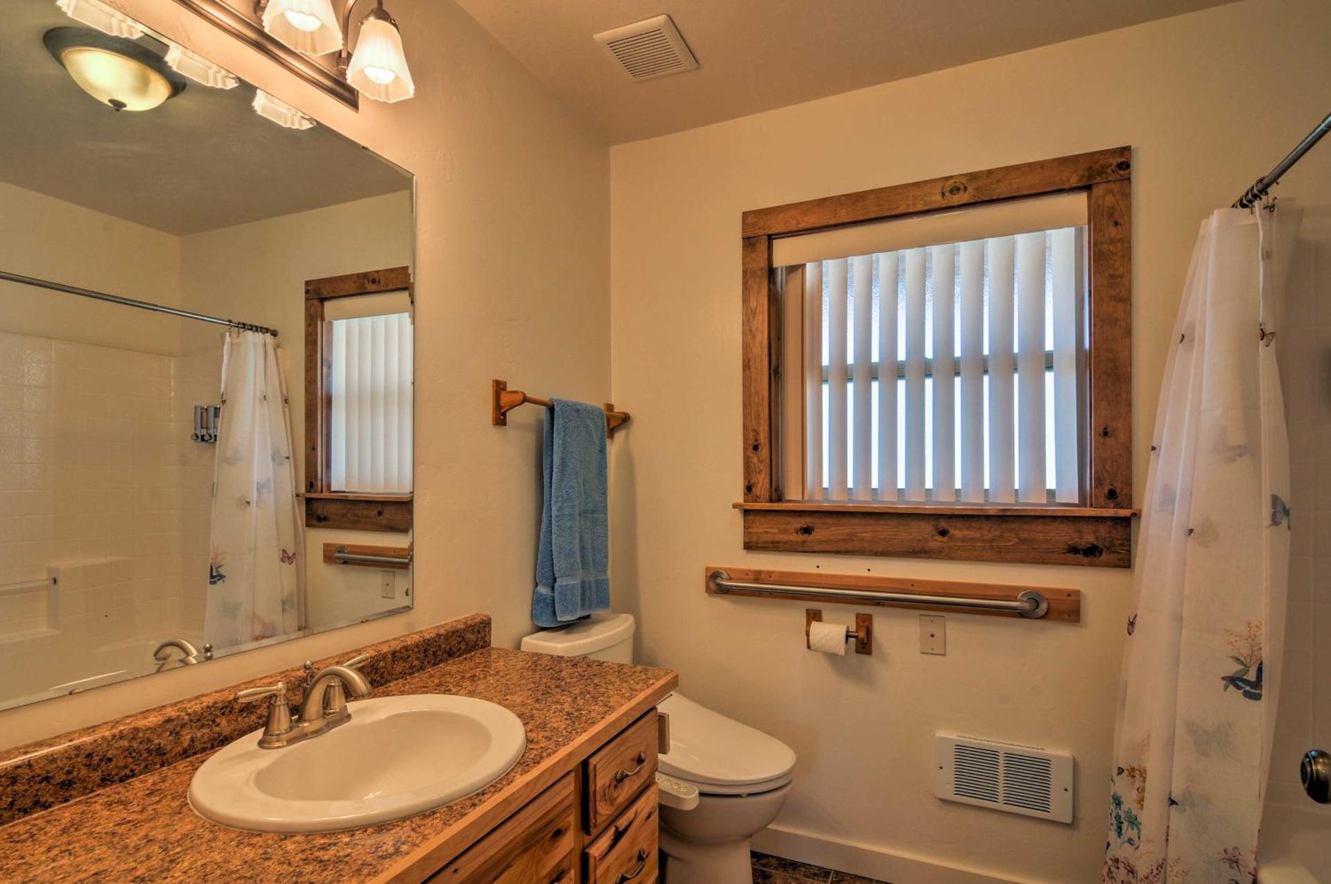 Cozy Henrieville Cabin 18 Mi to Bryce Canyon NP!