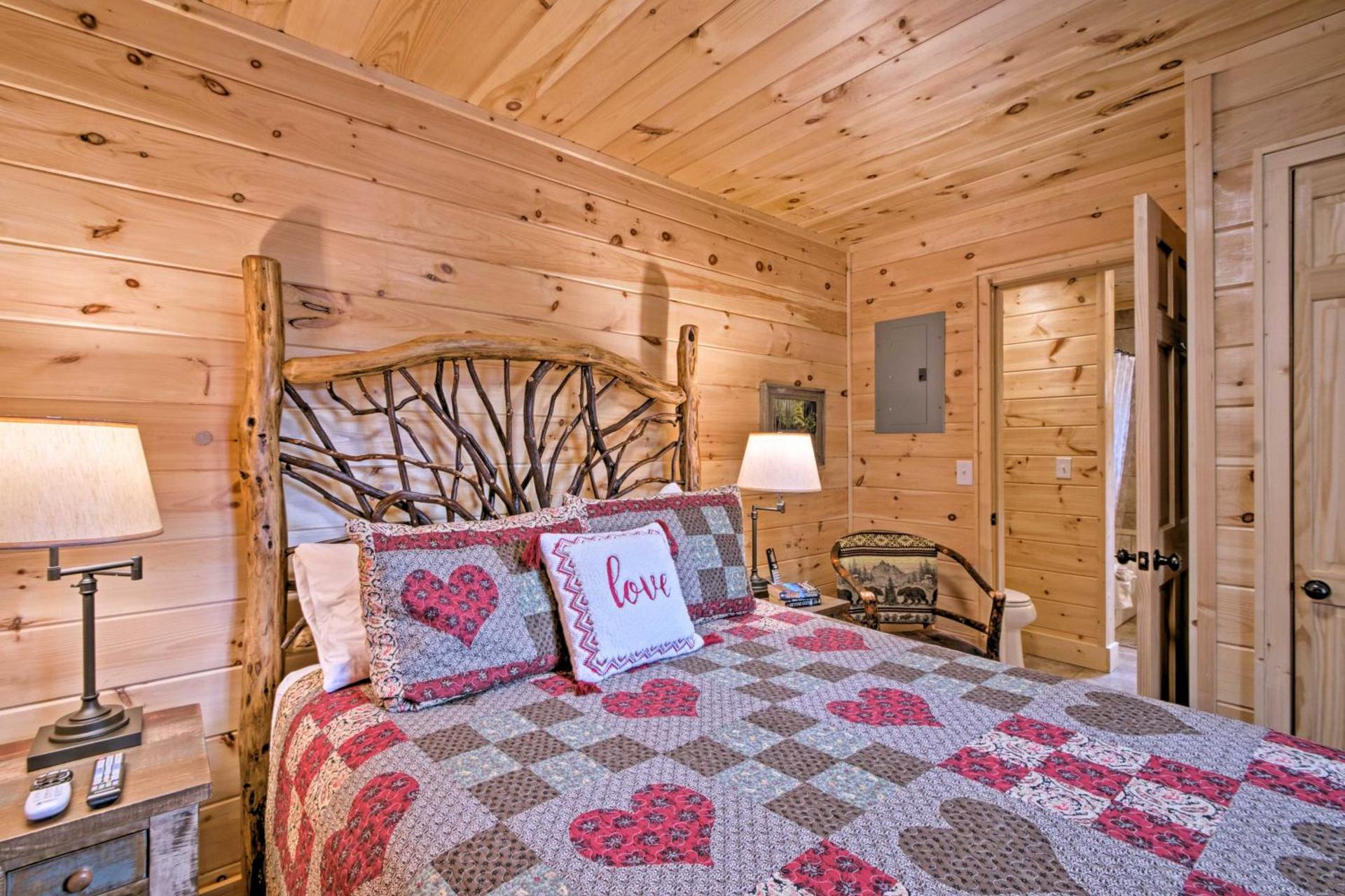 Hot Tub and Views Charming Bryson City Cabin!