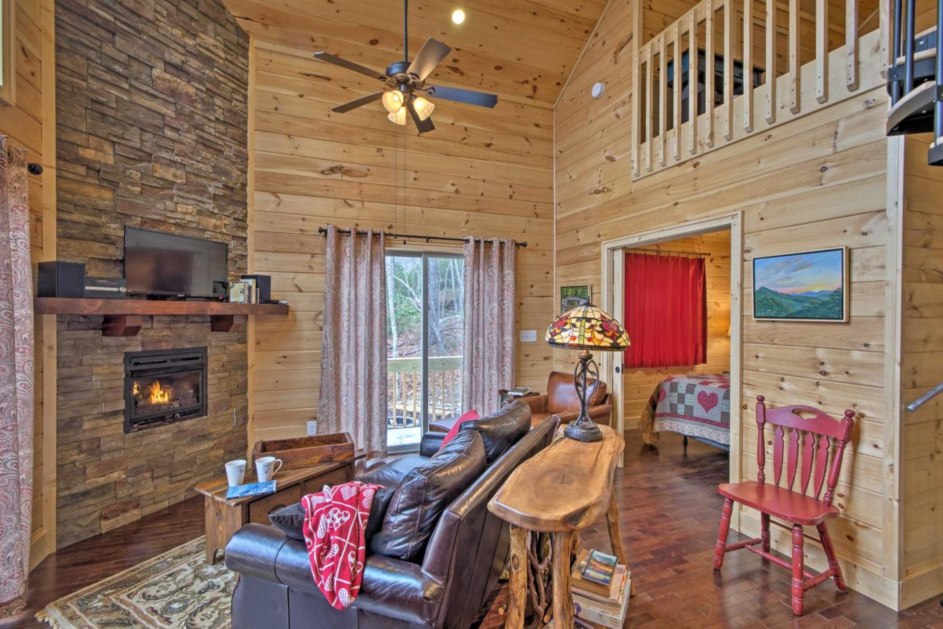 Hot Tub and Views Charming Bryson City Cabin!
