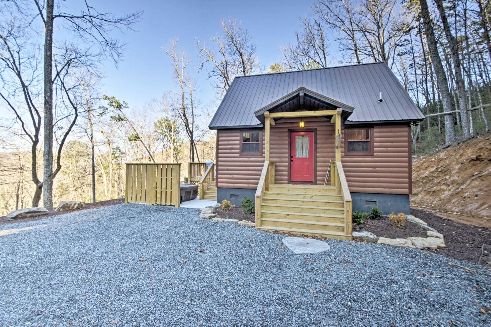 Hot Tub and Views Charming Bryson City Cabin!