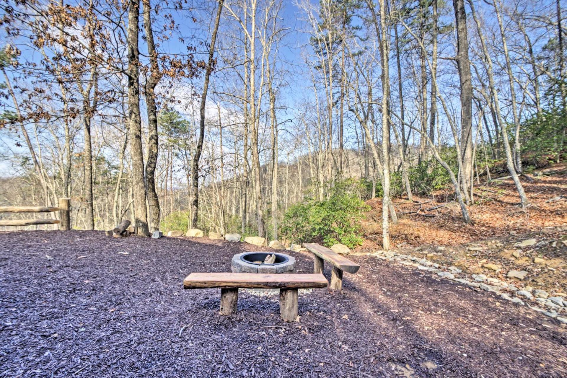 Hot Tub and Views Charming Bryson City Cabin!