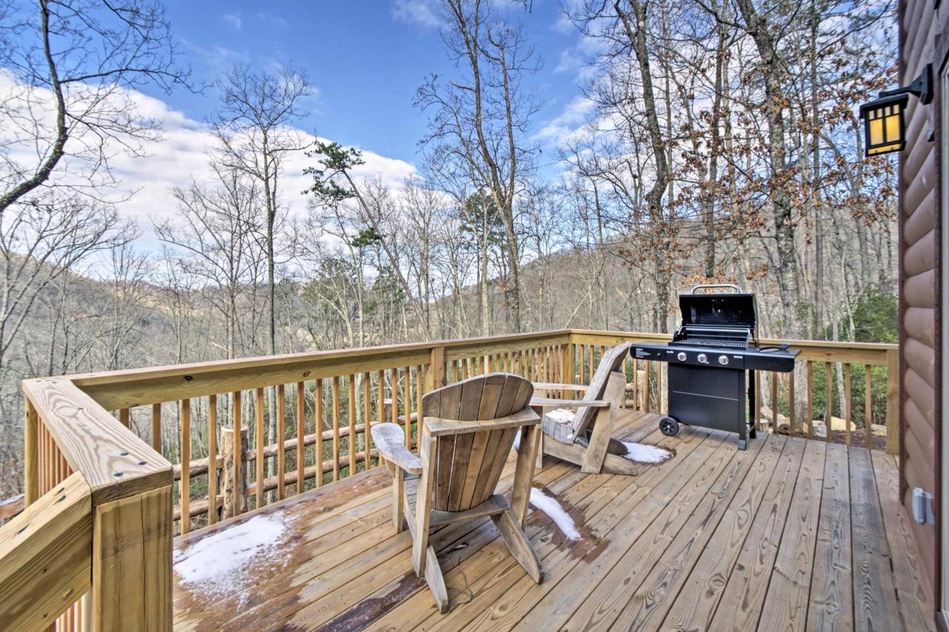 Hot Tub and Views Charming Bryson City Cabin!