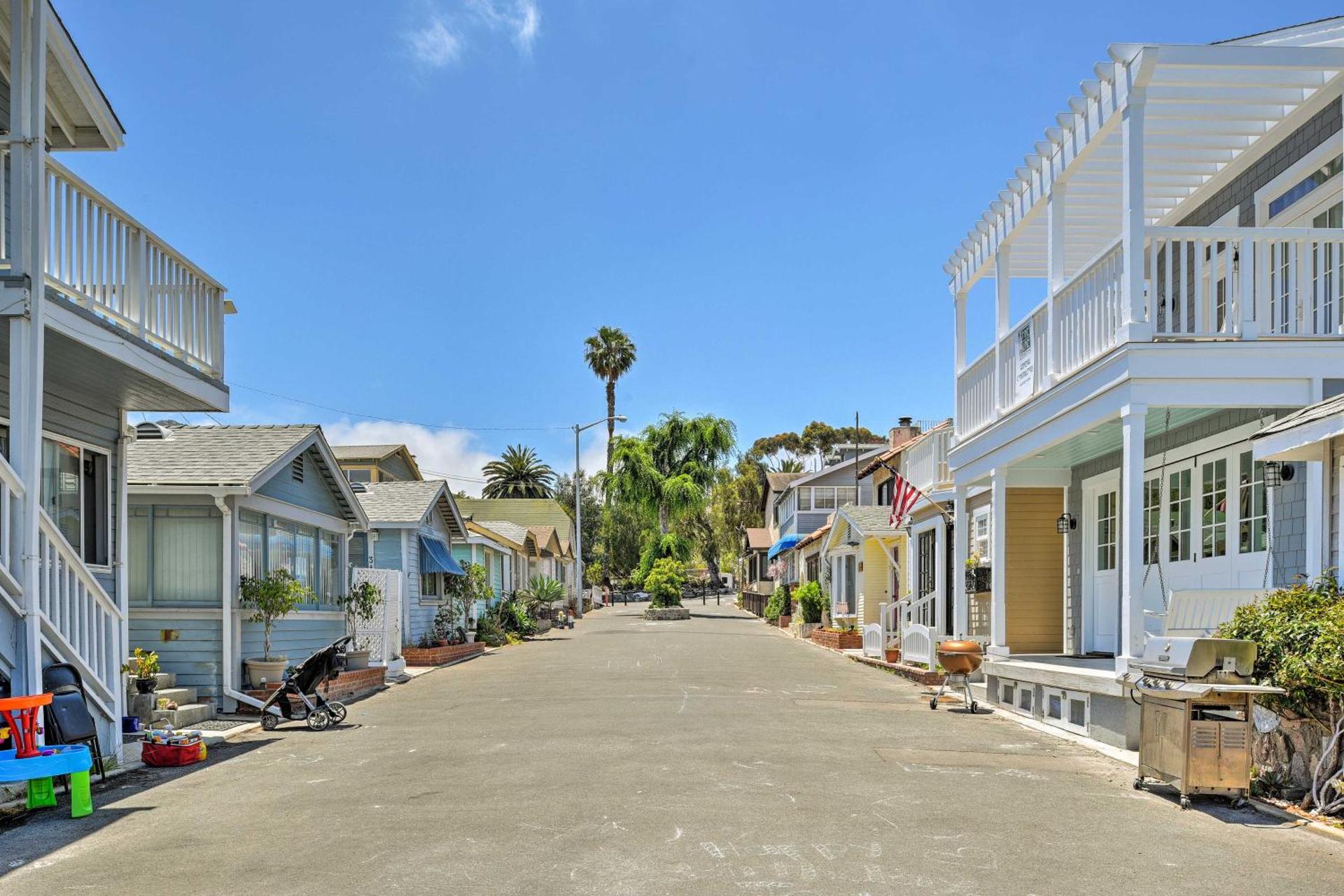 Walk to Beach and Main St Catalina Island Cottage!