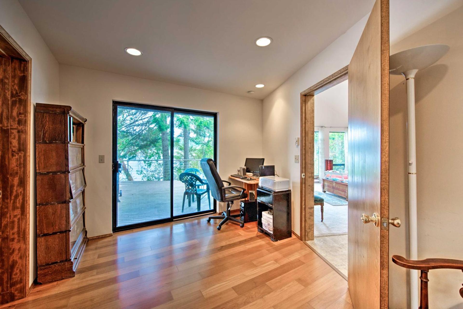 Waterfront Bainbridge Island Home Stunning Views!