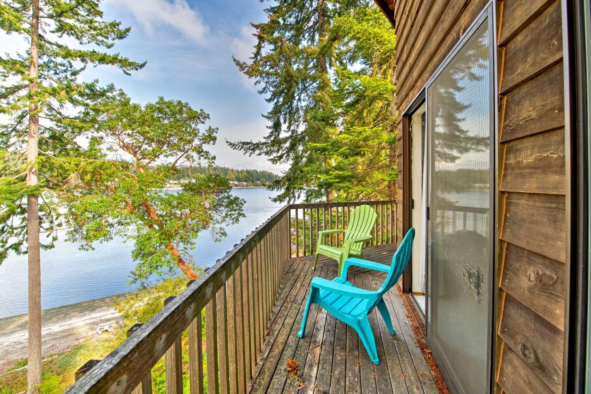 Waterfront Bainbridge Island Home Stunning Views!