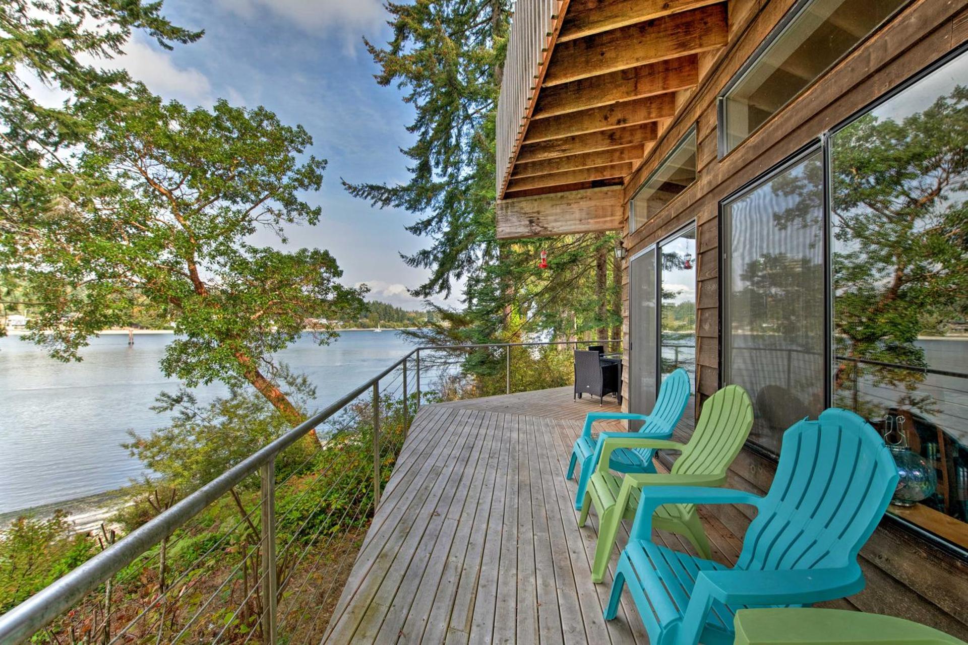 Waterfront Bainbridge Island Home Stunning Views!