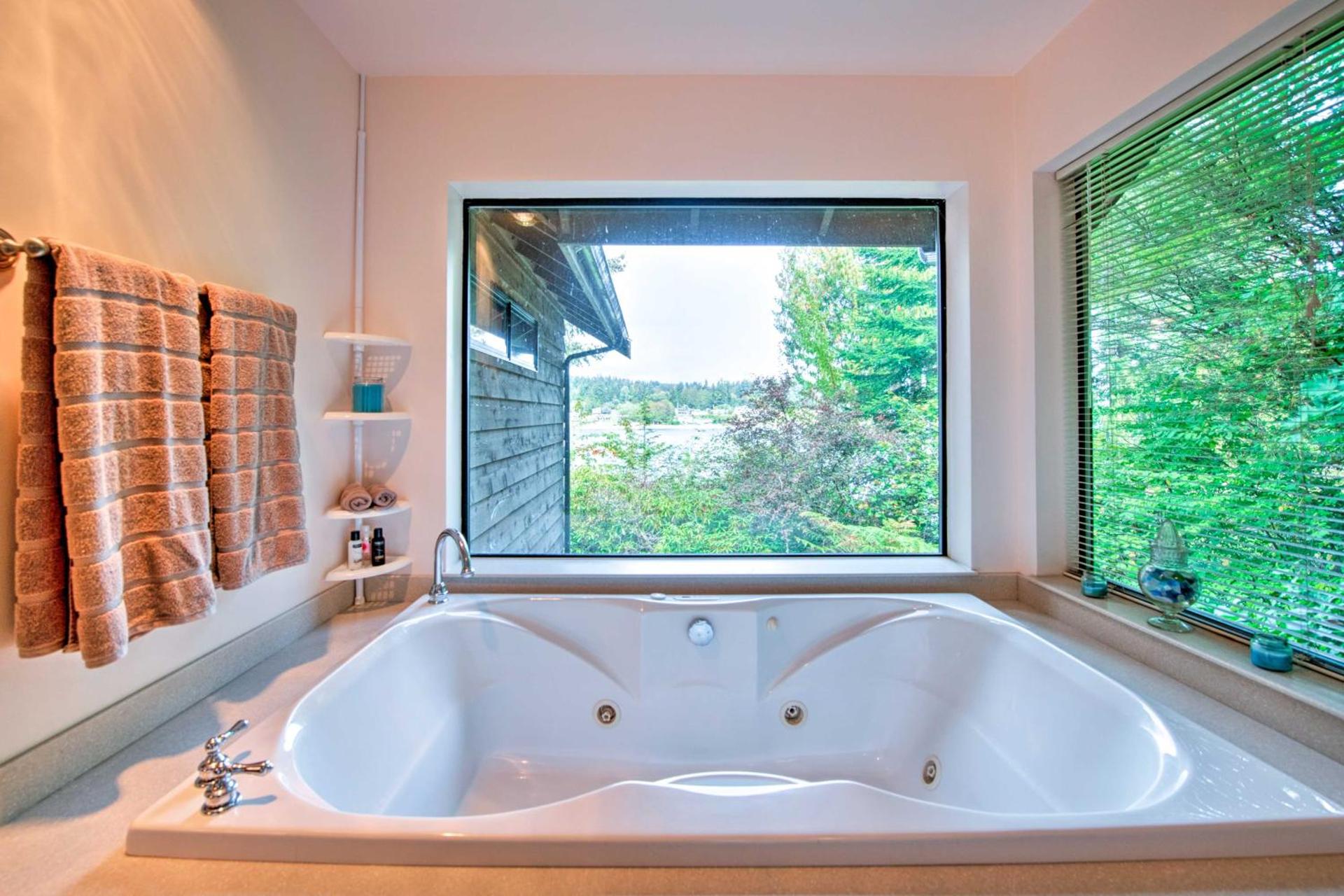 Waterfront Bainbridge Island Home Stunning Views!