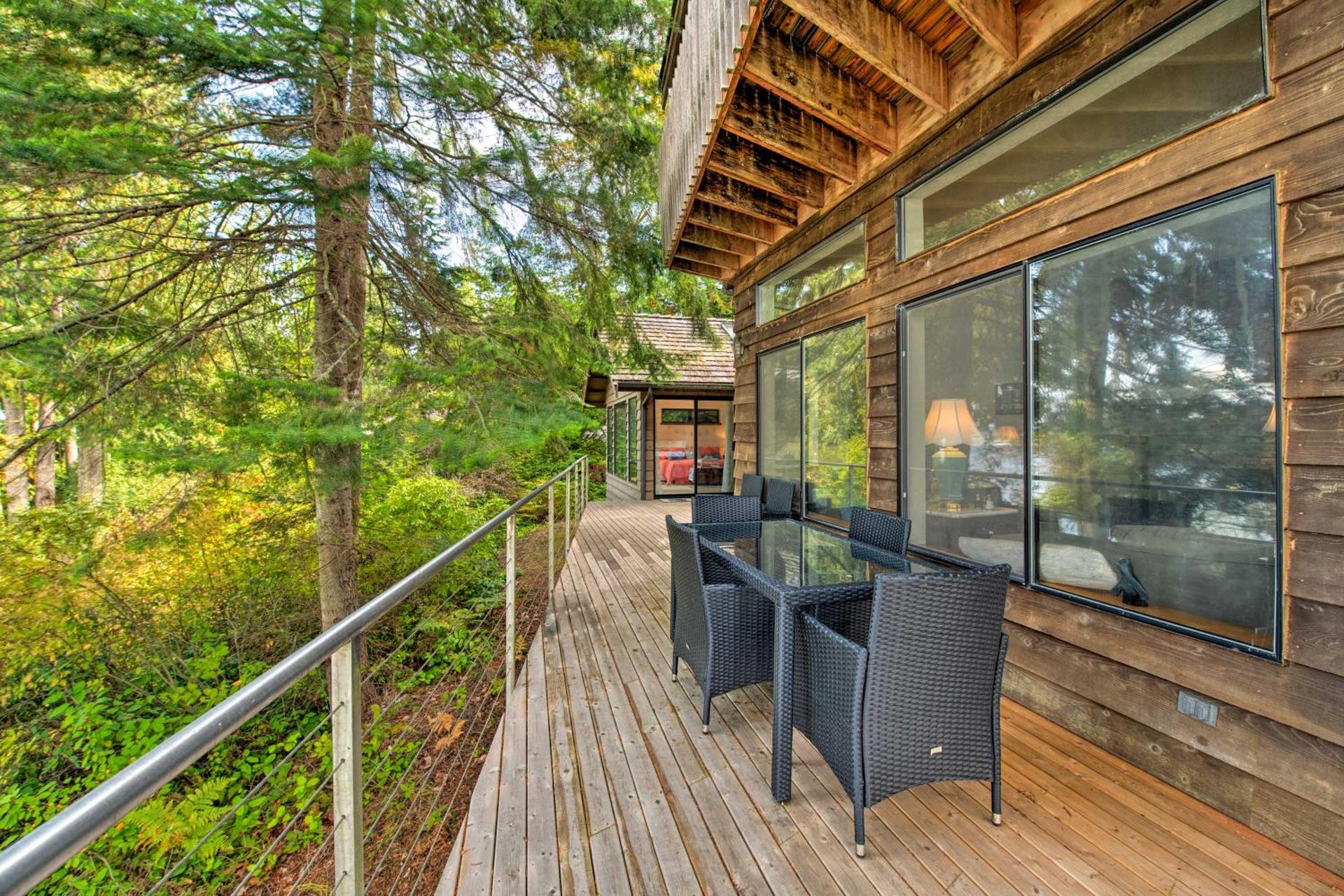 Waterfront Bainbridge Island Home Stunning Views!
