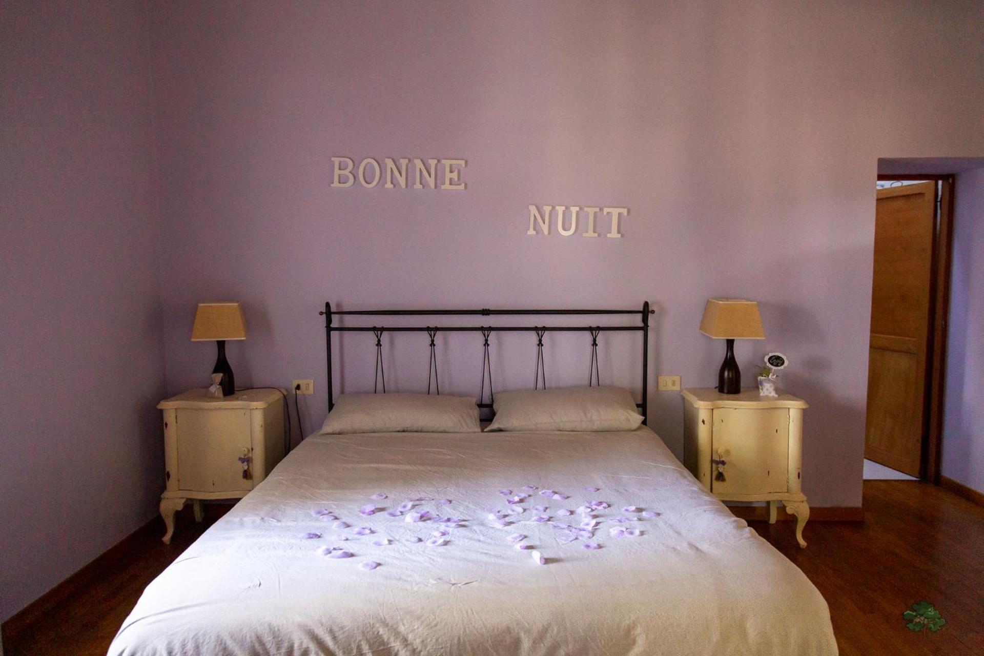 Ca' le cerque, villa surrounded by the Marche nature