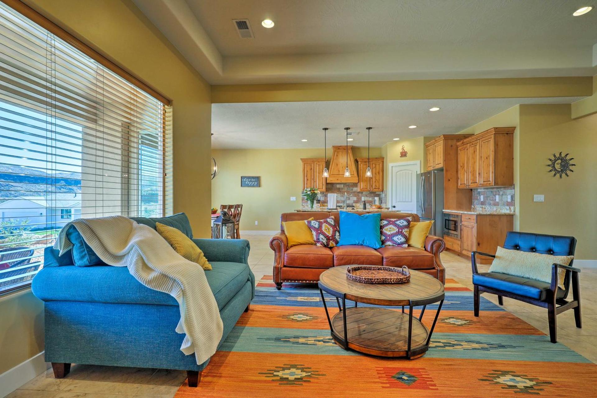 La Verkin Home with Hot Tub, Kayaks, and Bikes!