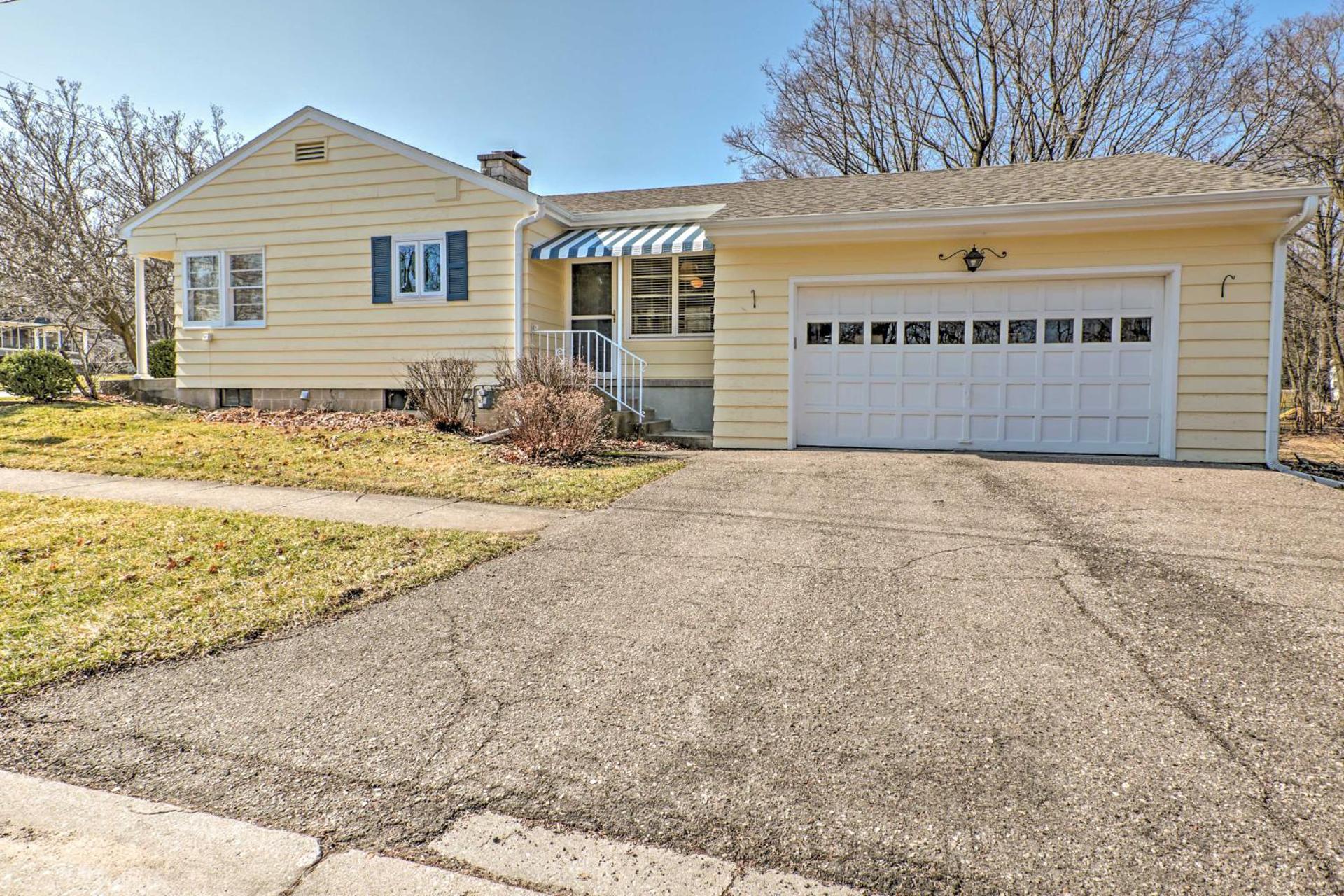 Williams Bay Retreat Walk to Lake Geneva and Town!