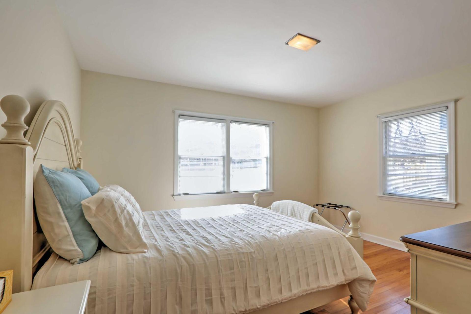 Williams Bay Retreat Walk to Lake Geneva and Town!