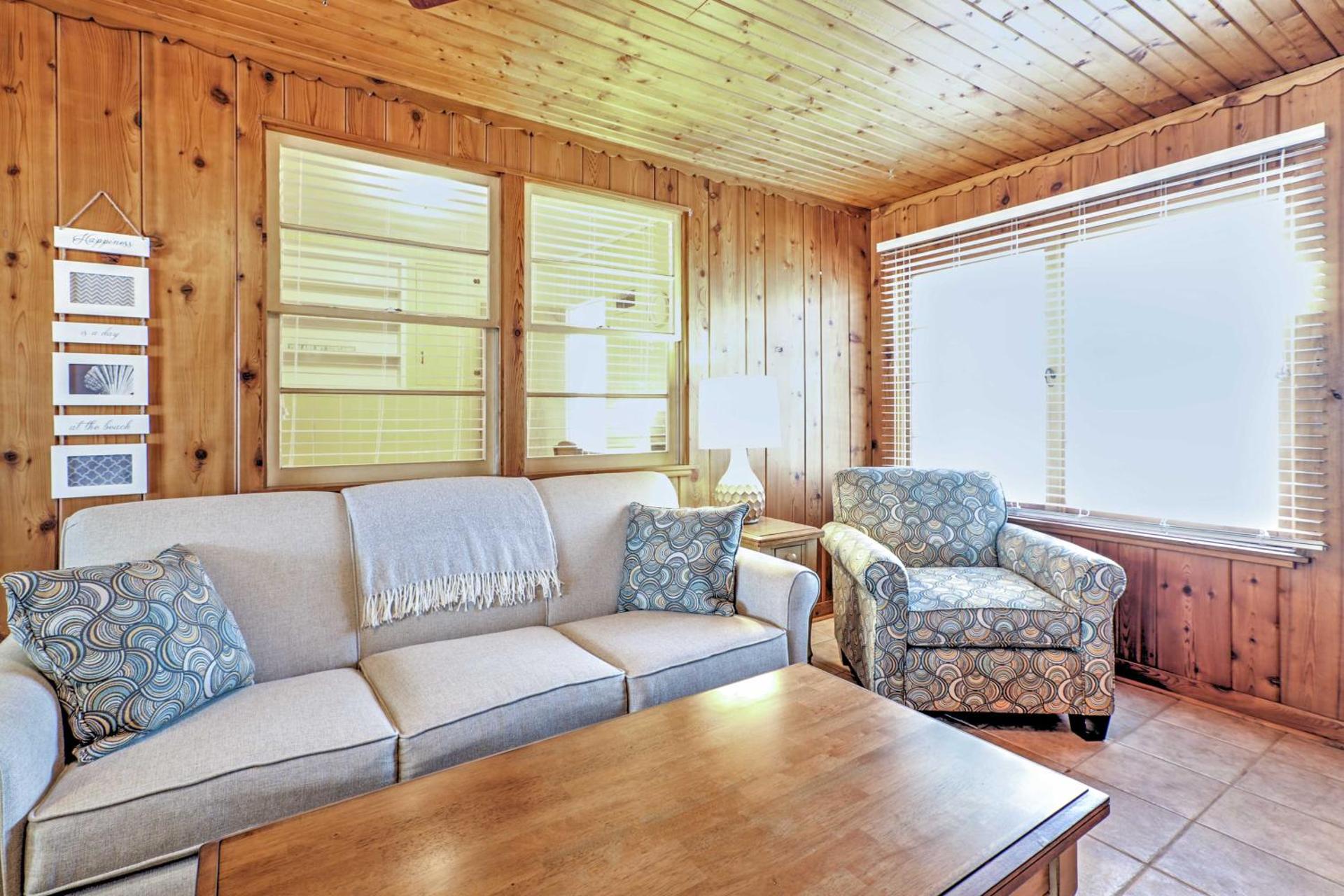 Williams Bay Retreat Walk to Lake Geneva and Town!