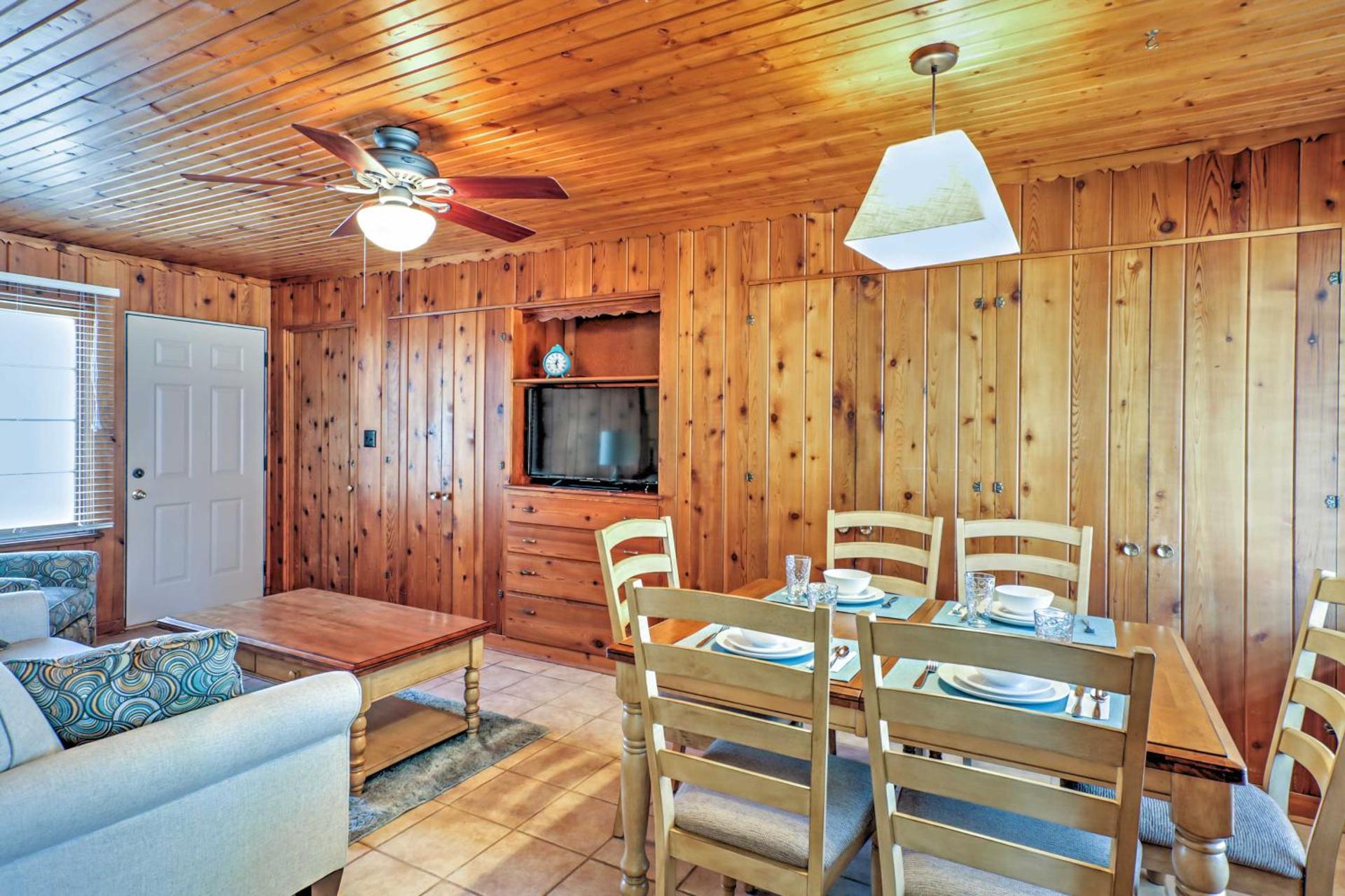 Williams Bay Retreat Walk to Lake Geneva and Town!