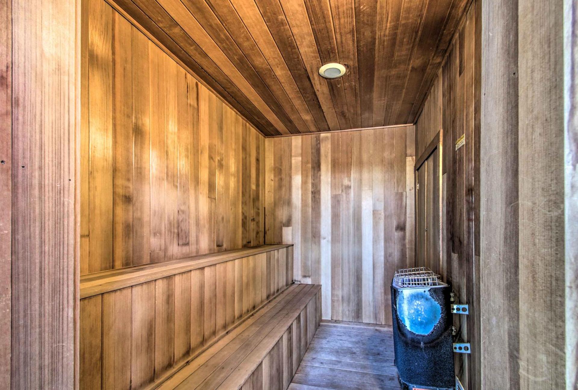 Ski Condo with Pool, Close to Story Land and Attitash!