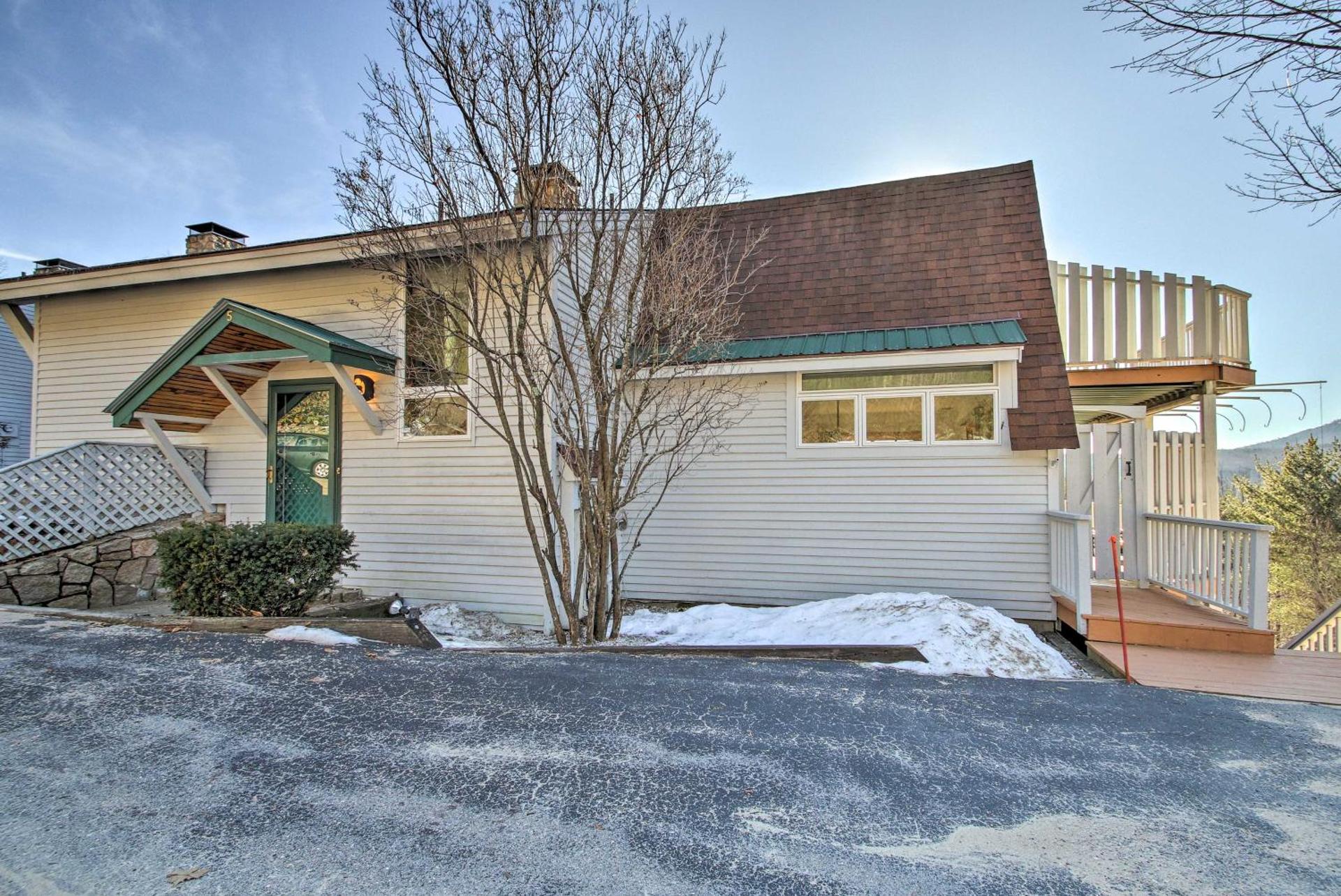 Hot Tub and Moan Mtn Views North Conway Townhouse