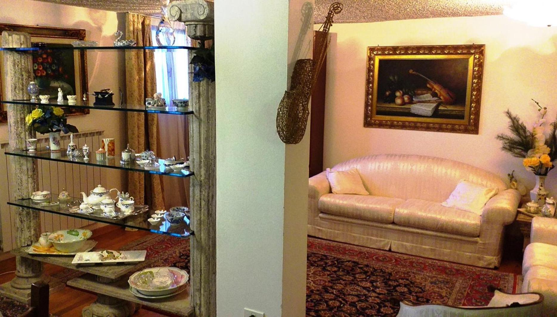 Communal lounge/ TV room