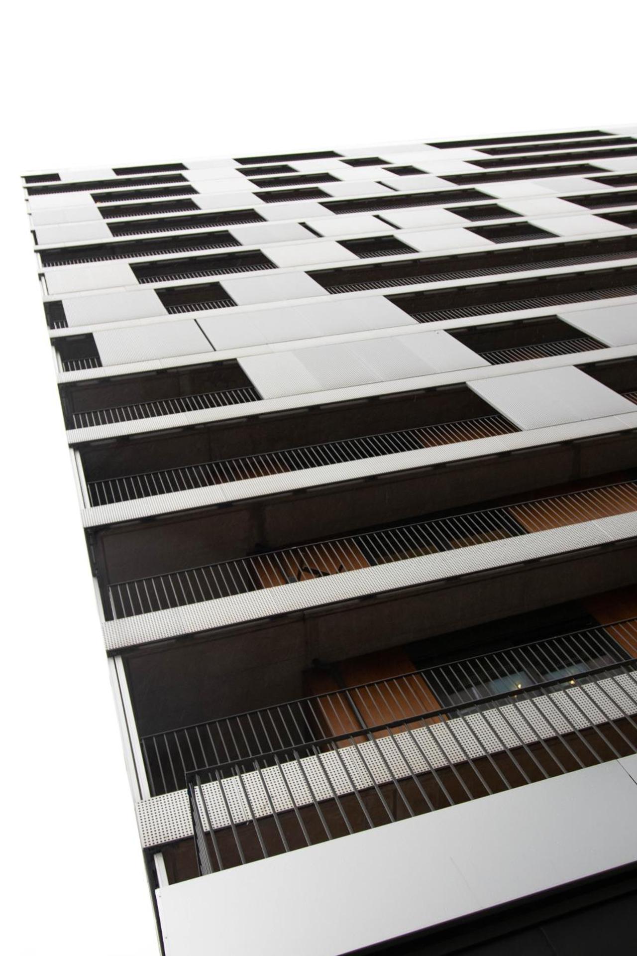 Spacious modern 3BR apartment at CENTRAL OSLO barcode