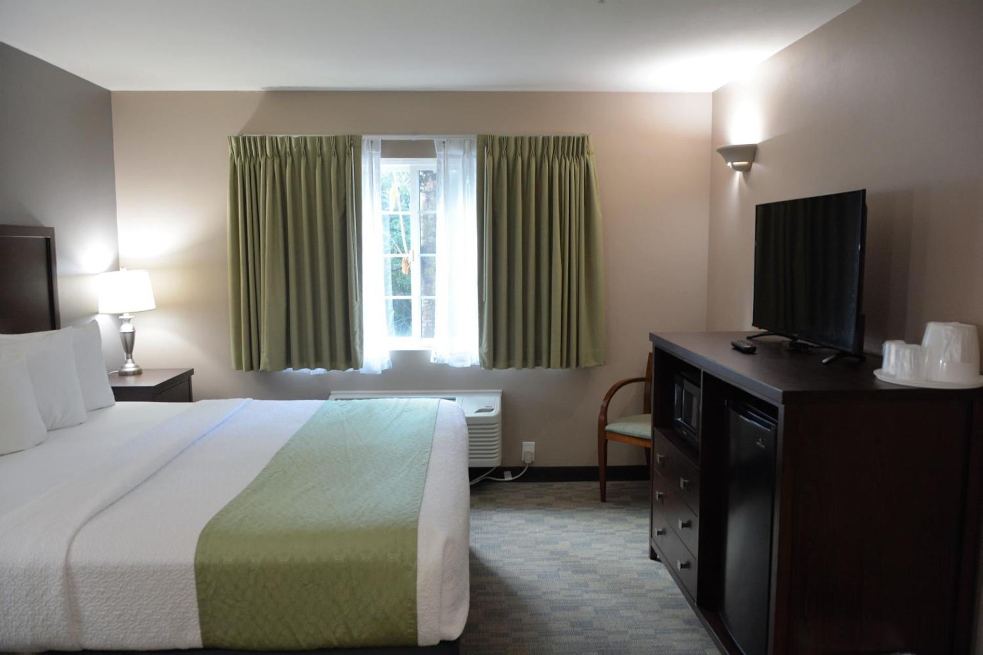 FairBridge Inn & Suites DuPont