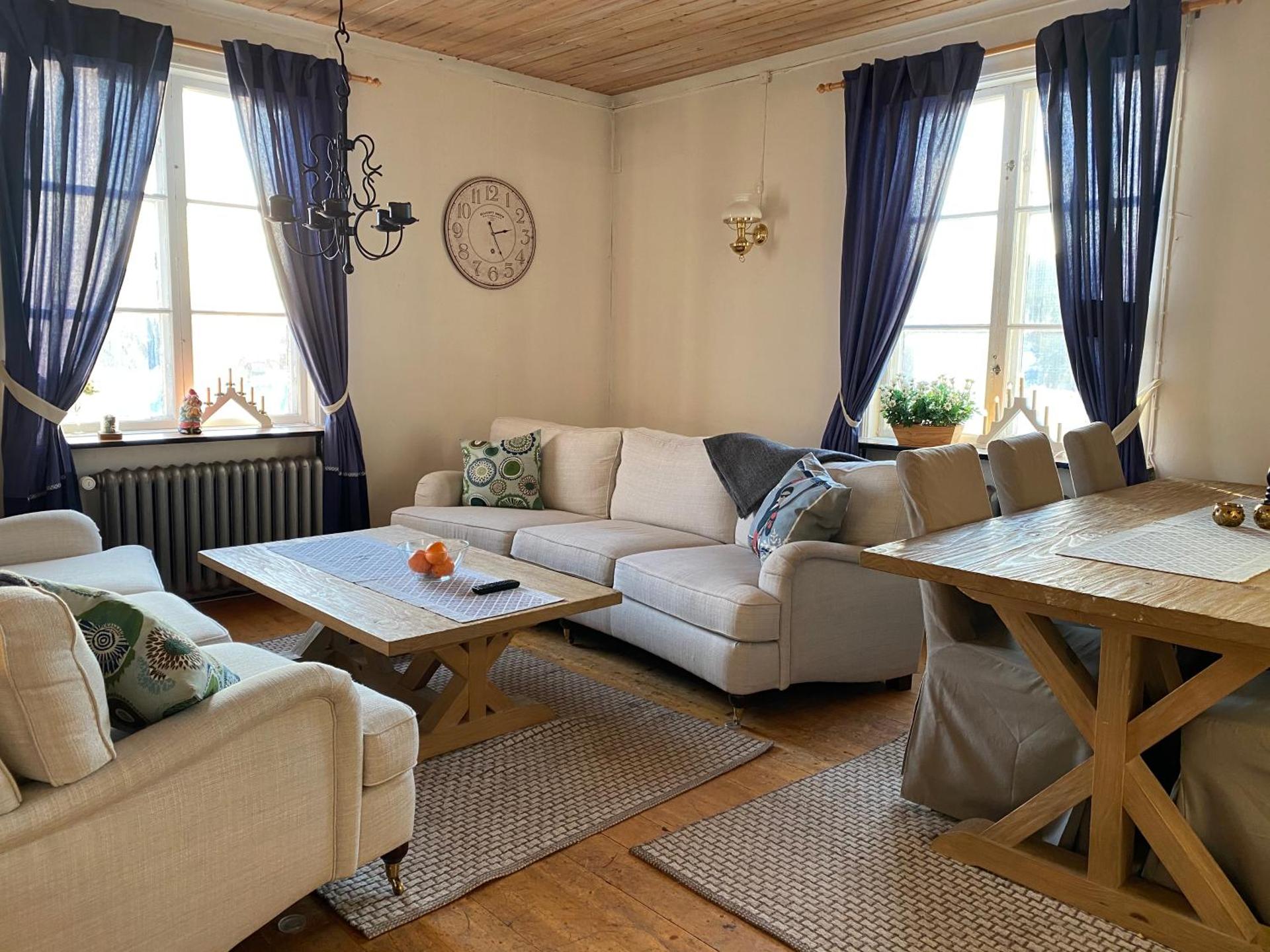 Communal lounge/ TV room