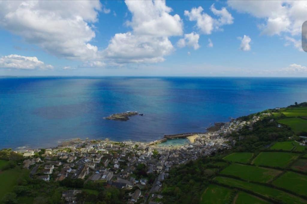 Honeysuckle Cottage by The Sea