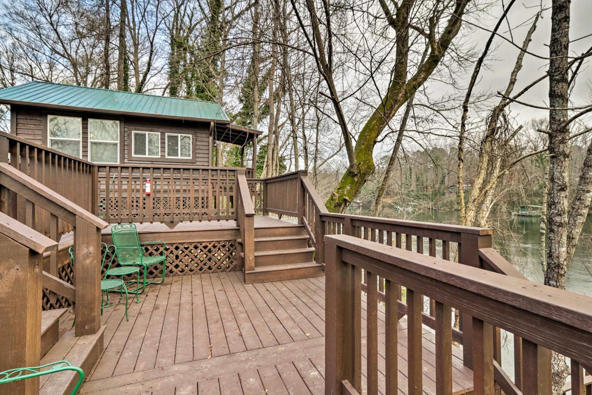 Cozy Heber Springs Cabin with Deck and Dock!