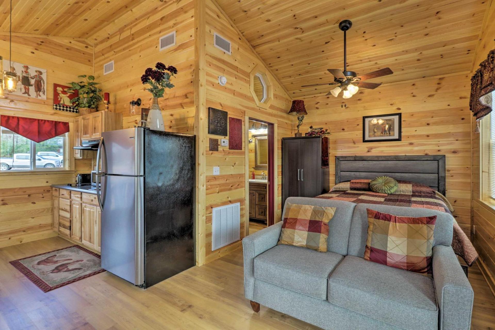 Cozy Heber Springs Cabin with Deck and Dock!