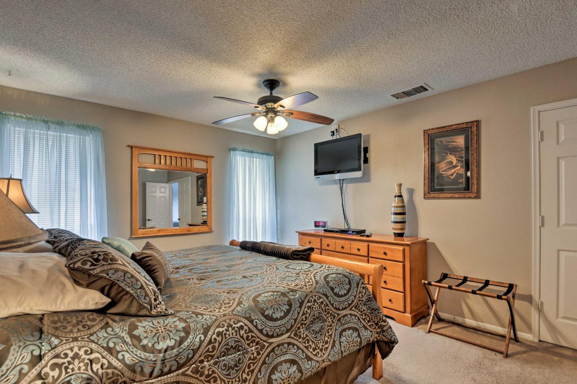 7 Mi to Riparian Preserve Family Home with Yard!