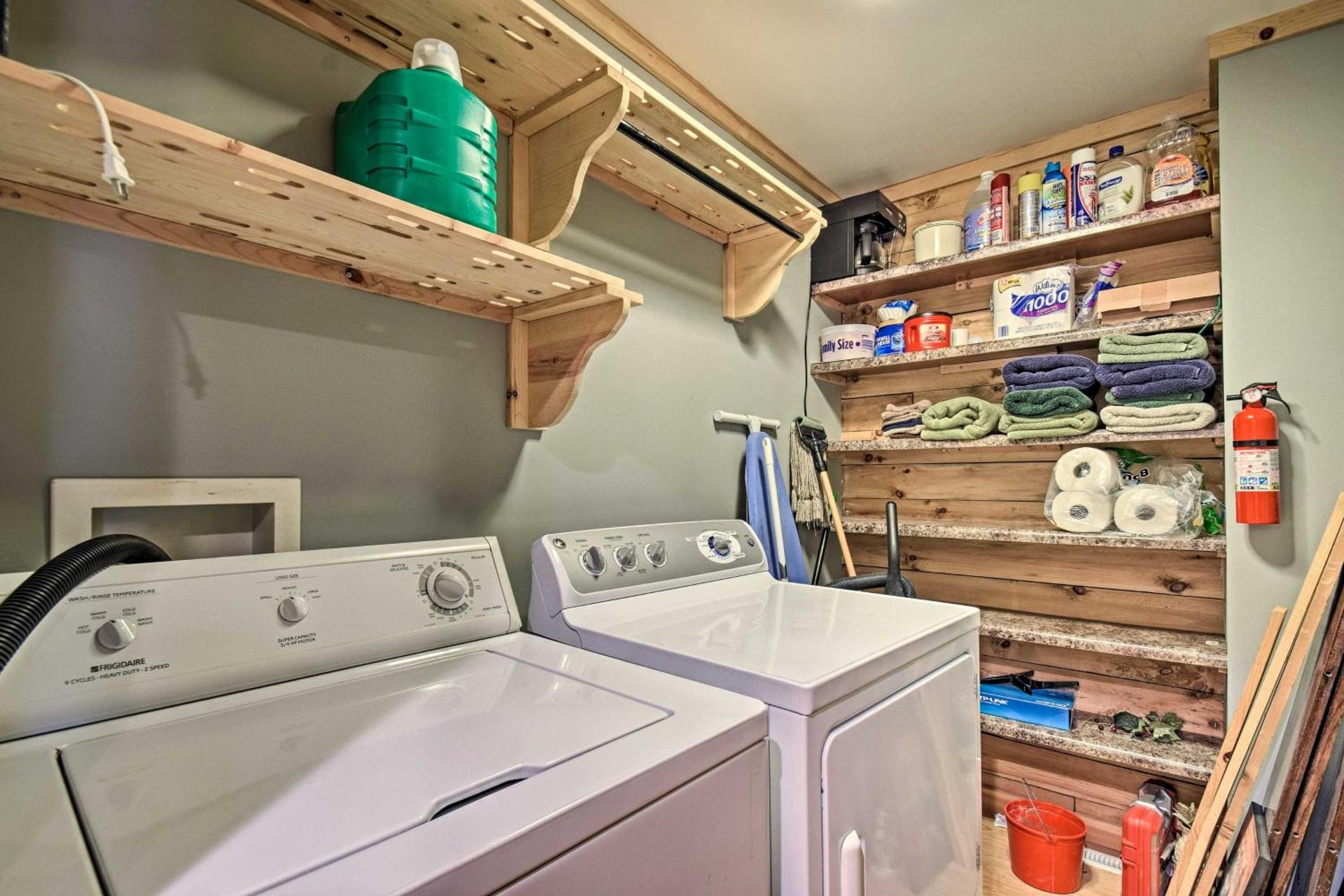 Cozy Amish Country Cabin on Shipshewana Lake!